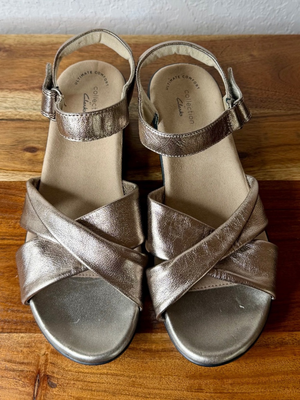 Clarks Loomis Chloe Cross Strap Sandals, NWOT Size 8